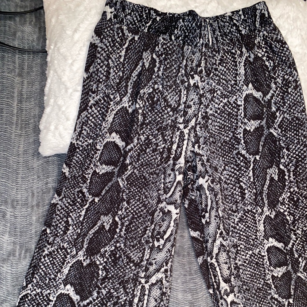 Women’s printed pants